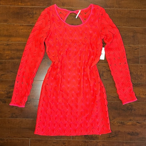 FREE PEOPLE Crochet Dress Mini Red Strawberry Long Sleeve Size Medium NWT - Picture 3 of 12